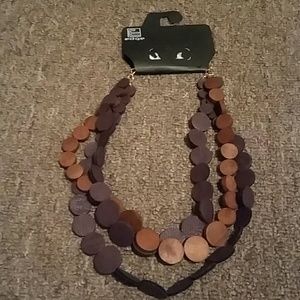 Wood and purple necklace cloth